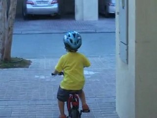 Luca a velo... attention au menton