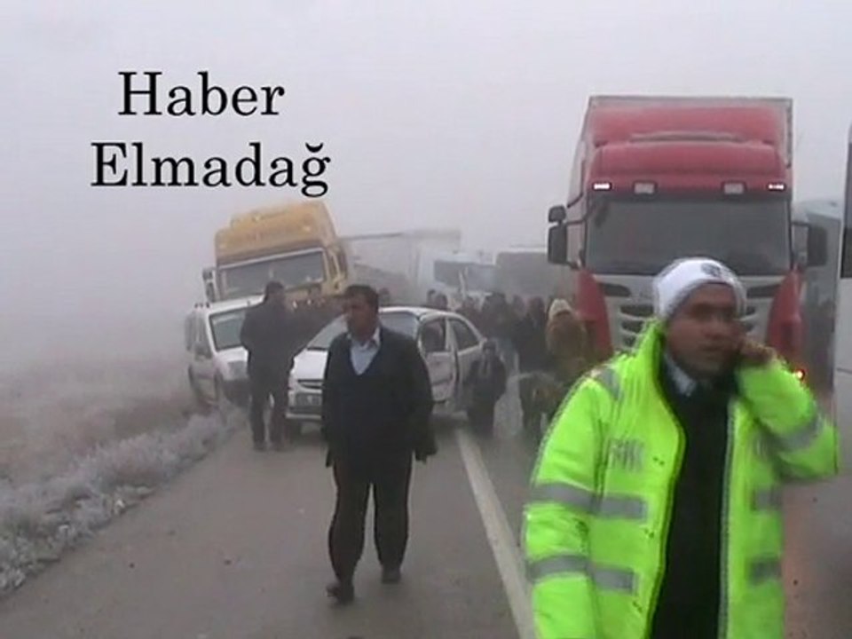 Elmadağ'da sis kazalara neden oldu.