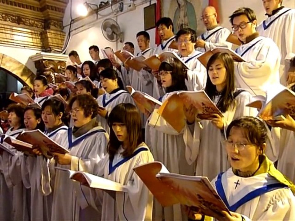 Chinese pilgrims celebrate Christmas Eve