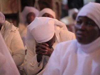 Crowds pack Bethlehem to hear message of peace