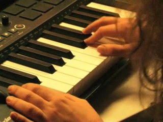 Au centre Barbara,l'accompagnement musical des groupes