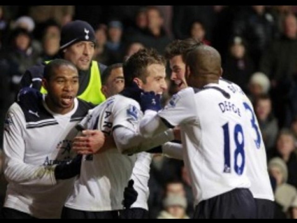 Aston Villa 1-2 Tottenham :VDV double, Defoe redcard
