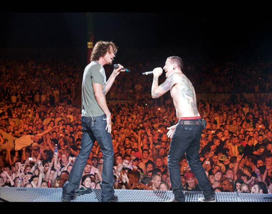Chester and Chris Crawling Live Hartford Linkin Park