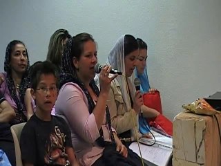 ana y rocio en el culto