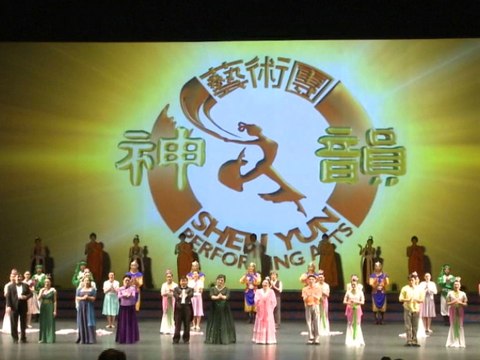 Political Advisor Calls Shen Yun Awesome in Houston, USA
