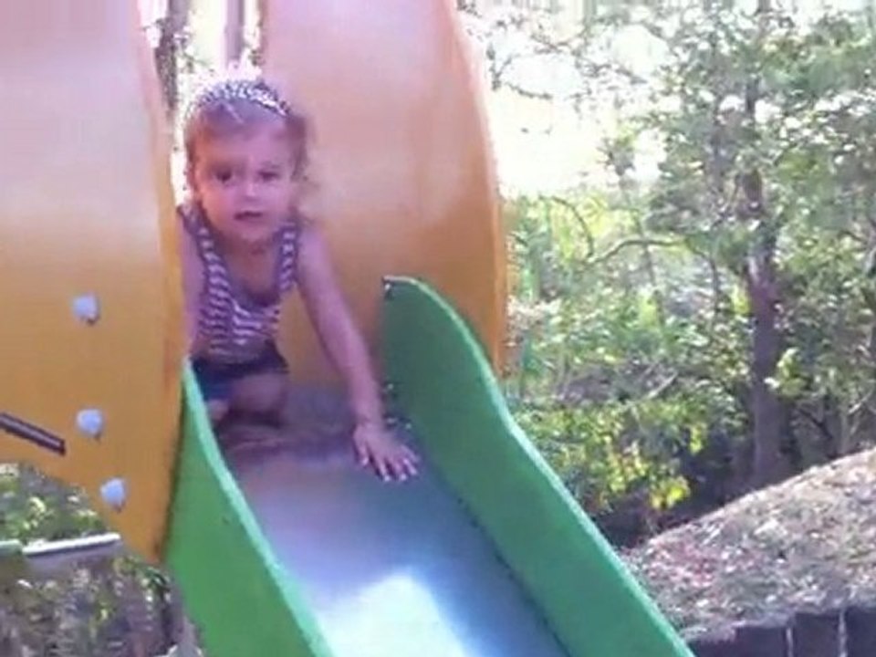 05 Dec, alizee au toboggan, au taquet....