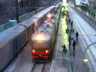 Обледенение контактной сети электричек в Москве