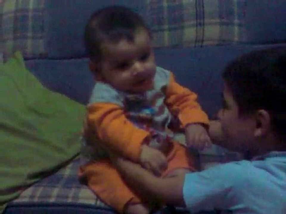 EMİRCAN VE EMİR KAPIŞMASI 1