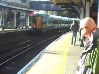 Southern train 377 412 leaving fratton