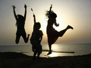 הבנות נחמה להיות