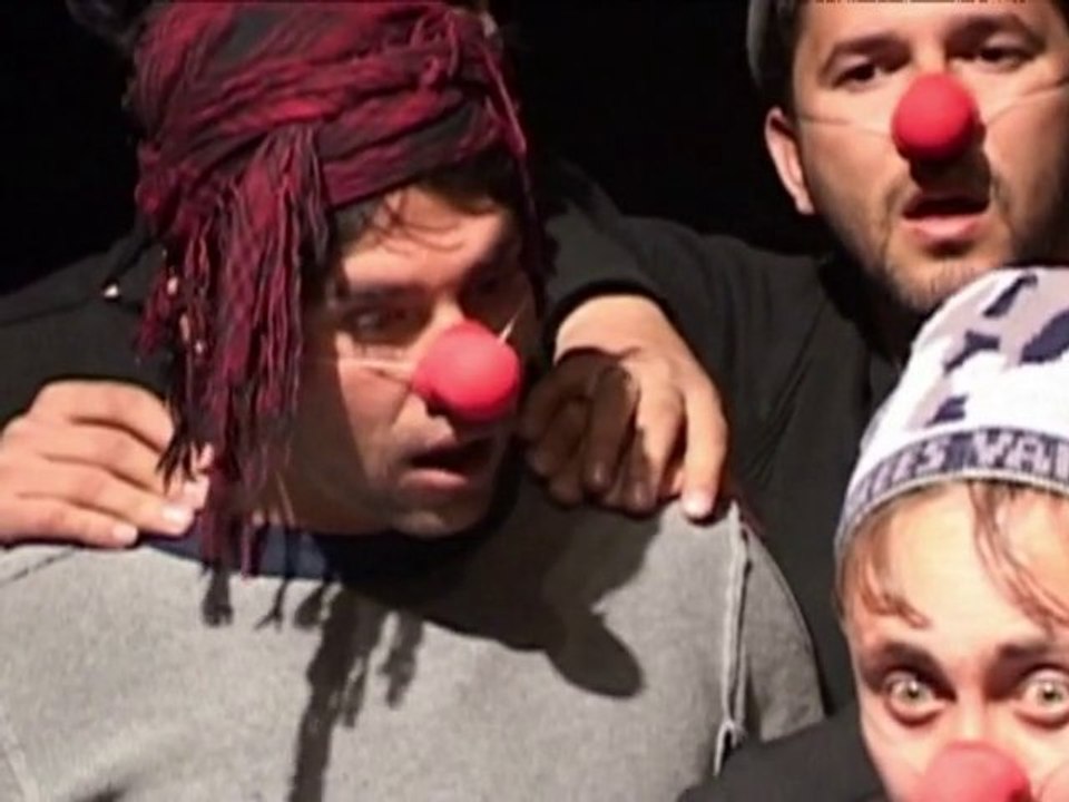 Afghan clowns raise laughs in war-torn Kabul