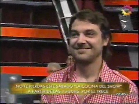 Paula en SM 1 (previa y BAILE BAJO la LLUVIA) - 05 de Noviembre 2010