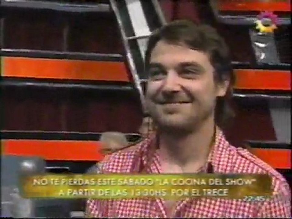 Paula en SM 1 (previa y BAILE BAJO la LLUVIA) - 05 de Noviembre 2010