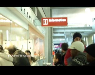El temporal retiene a 20.000 personas en los aeropuertos...