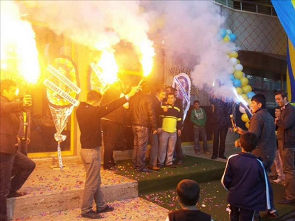 Sen sahada ben tribünde!-MUşGfb