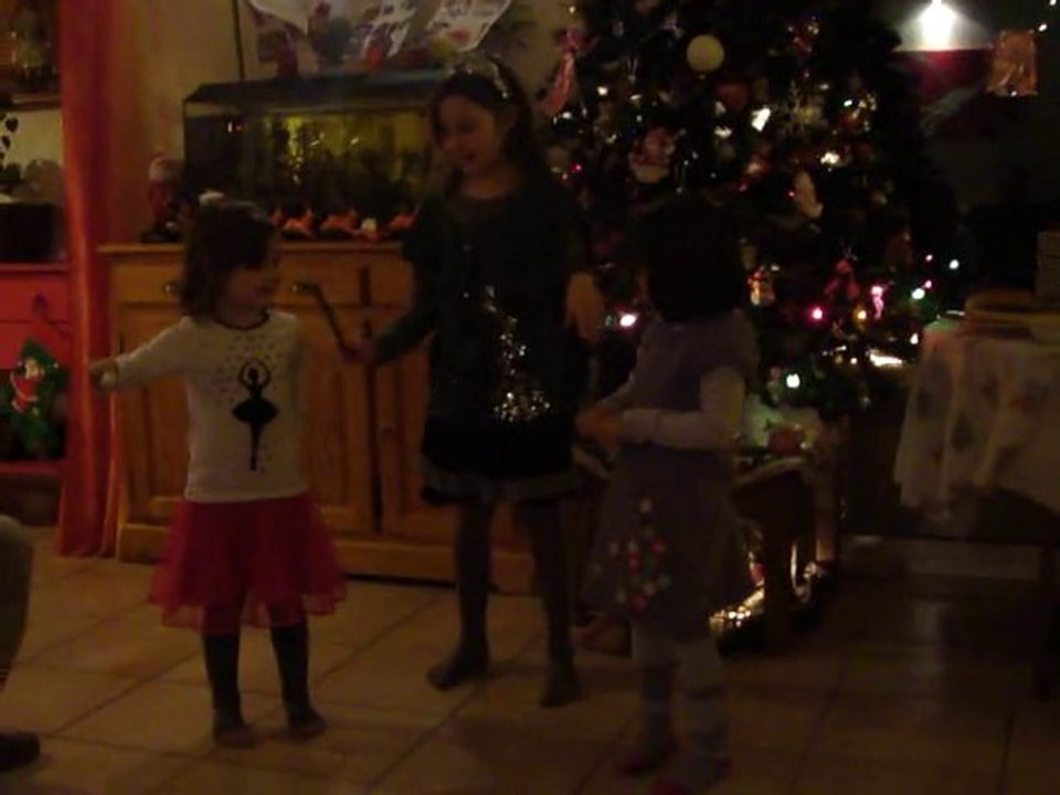 Noel 2010 24/12/10 : magie Juliette, Fantine, Marie