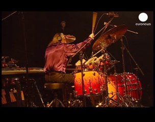 La Navidad le regala un hijo a Elton John