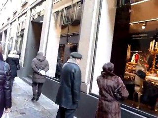 Calle de La Spiga, Milán, viendo tiendas de lujo en la ...