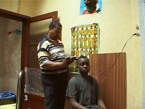 LES CHEVEUX COUPÉS # Père et fils