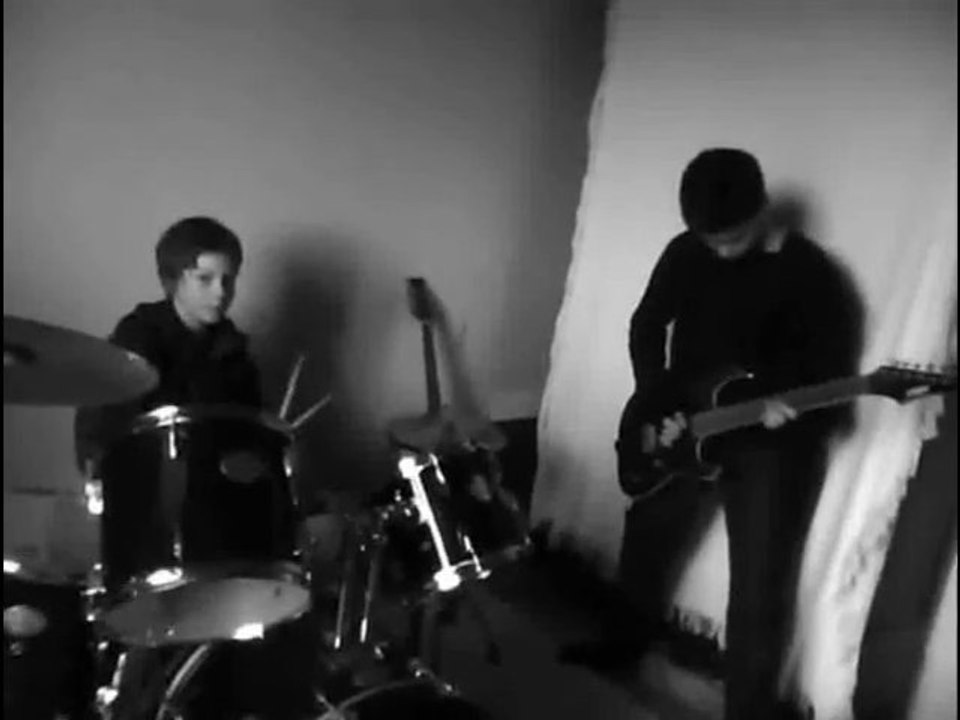 Impending Death-Roses Bleeding (live at studio)