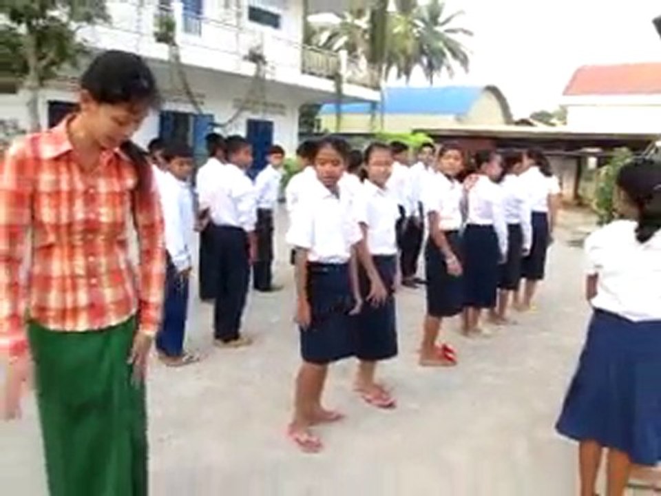 cours de gym pour les élèves de la classe A.F.S.