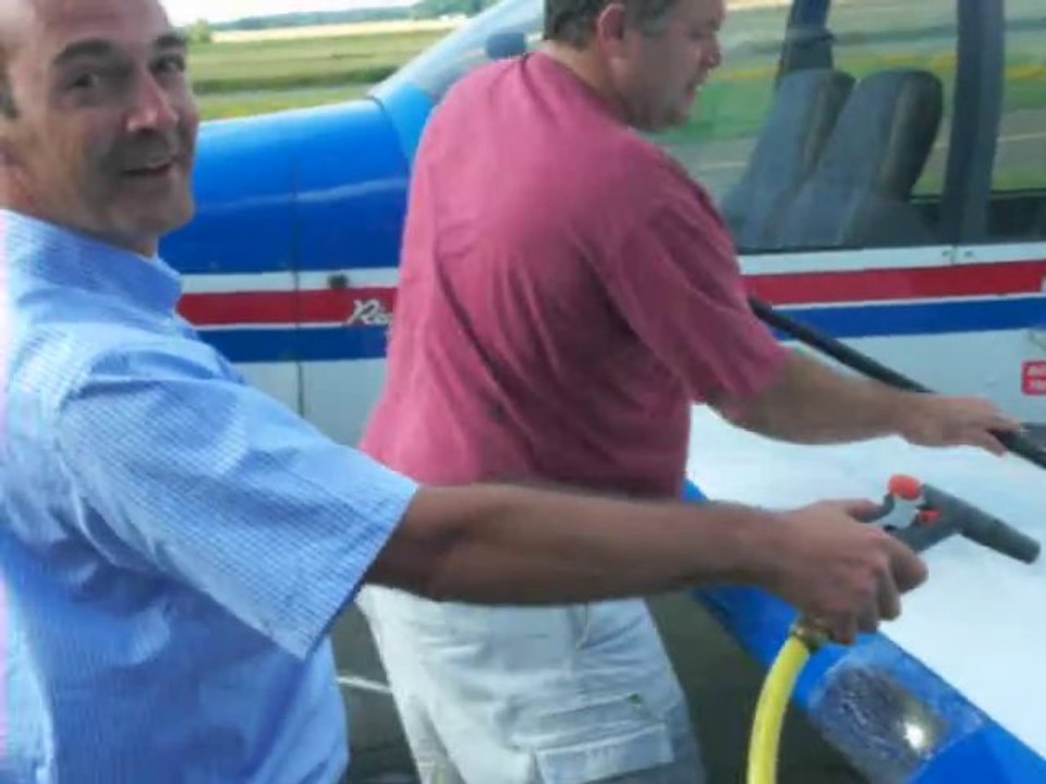 17 - Retour - Nettoyage de l'avion après le plaisir du vol !