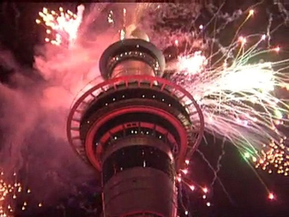World cities welcome 2011 with fireworks