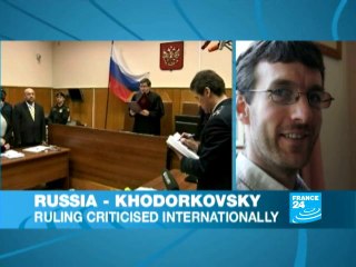 Court extends jail term for oil tycoon who opposed Putin