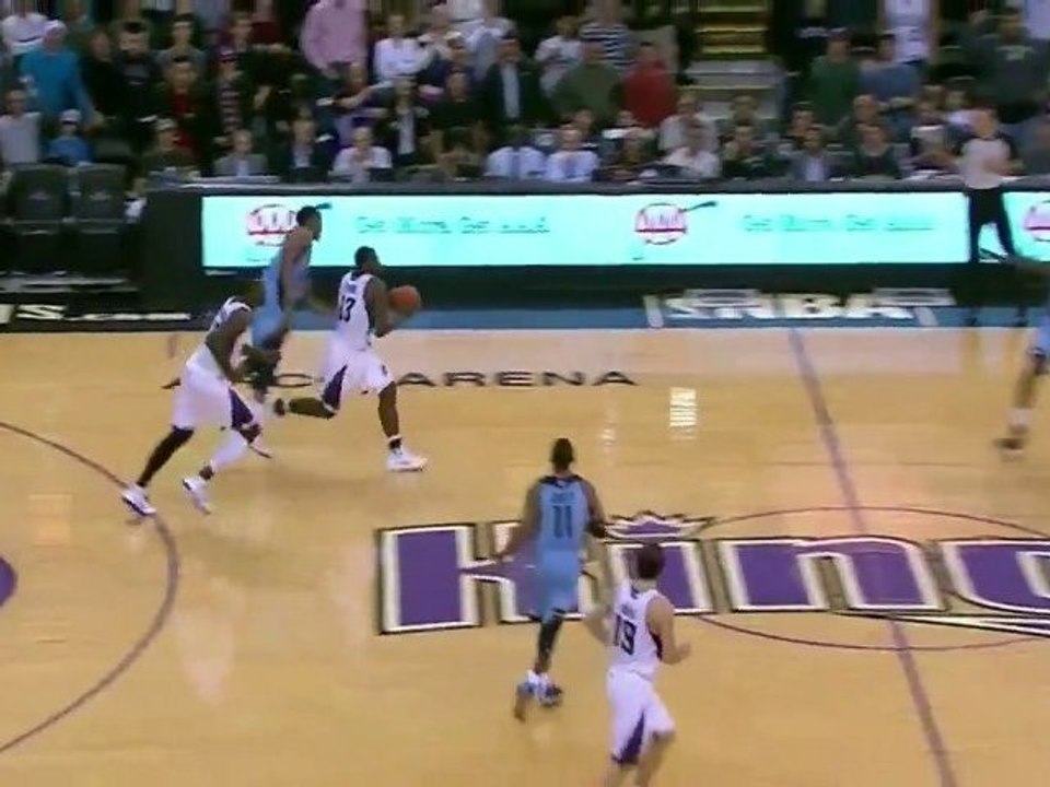 Tyreke Evans amazing halfcourt game winner vs Grizzlies