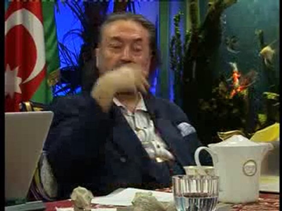 Münafık zehre meraklı yılan gibidir.