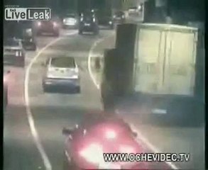 Accident inexplicable entre 2 camions r