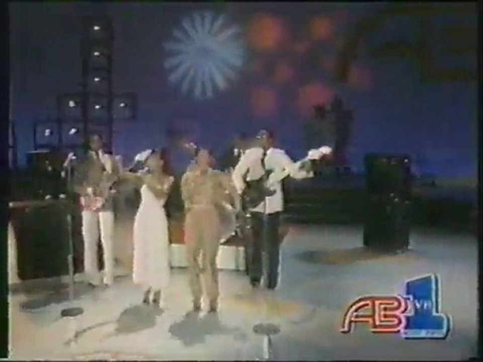 EVERYBODY DANCE  (PERFORMANCE) by Chic