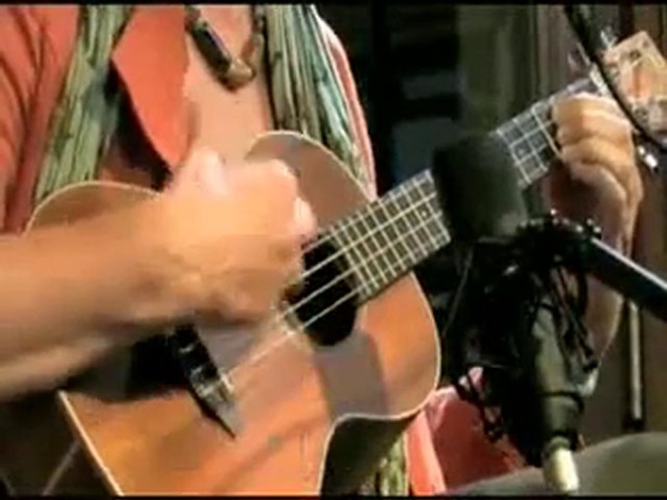 Brenna Maccrimmon - Yagmur yagar Tas Ustune