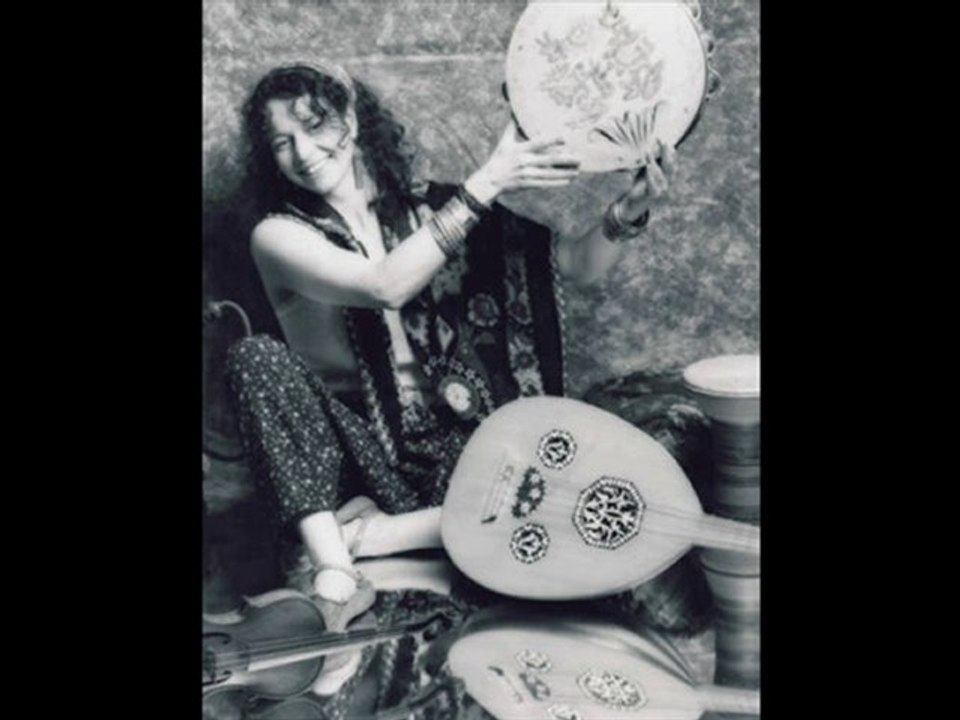 Brenna MacCrimmon - Dolama Dolamayi