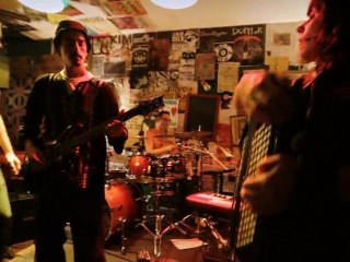 Un Bruit Qui Court - La France n'aime pas les... - MundiCore