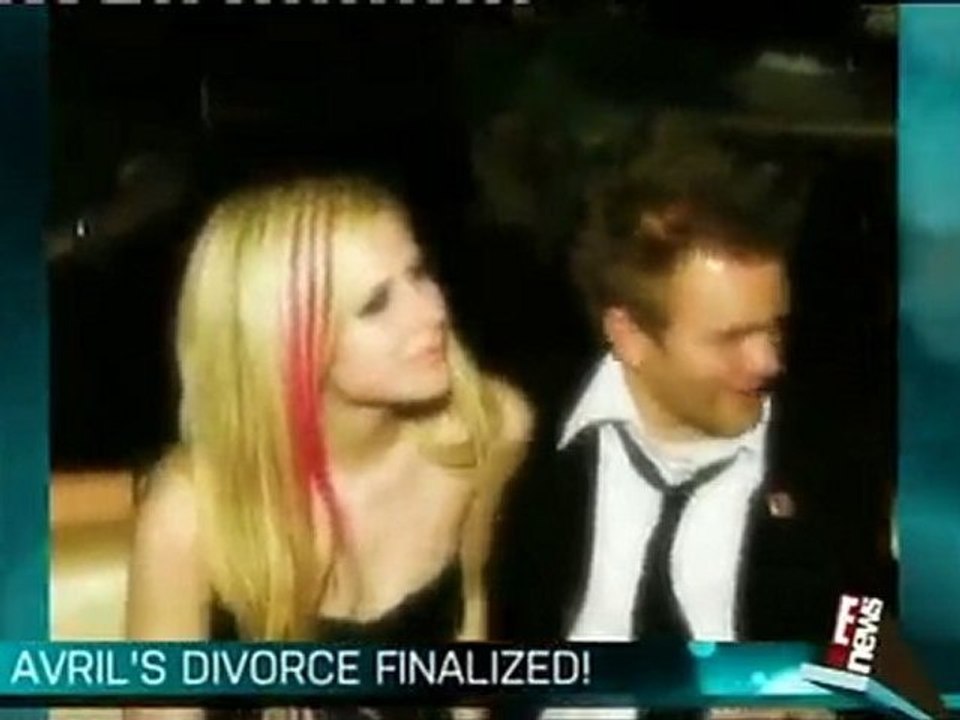 E! NEWS Avril Lavigne finalise divorce from Deryck Whibley