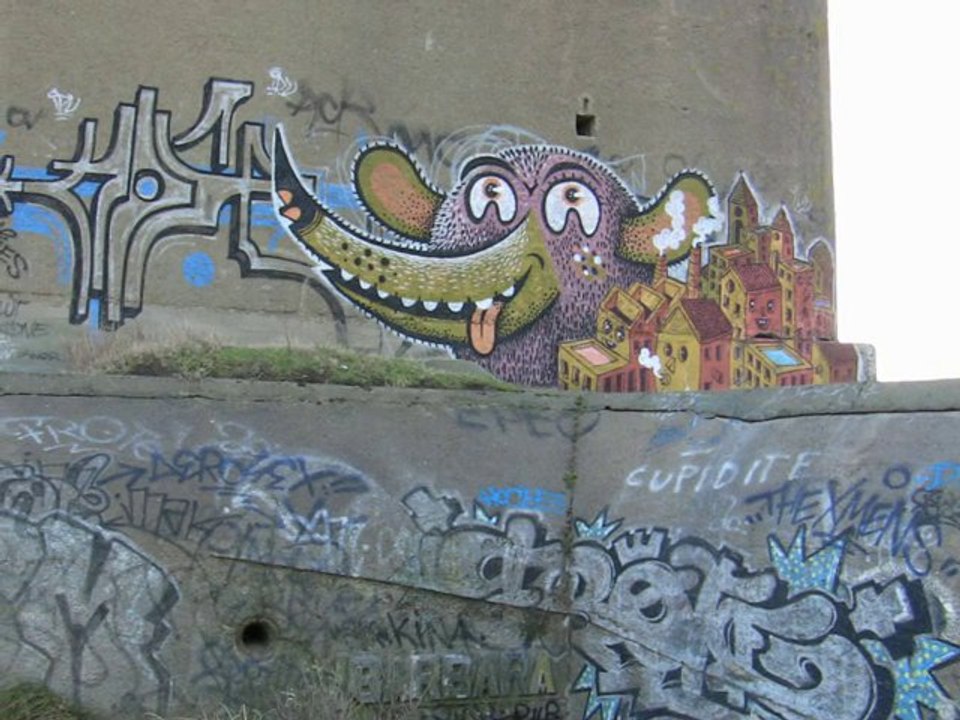 L'art dans un univers de guerre et de déchets industriels