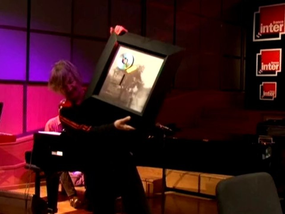 Jacques Higelin reçoit son disque d'or