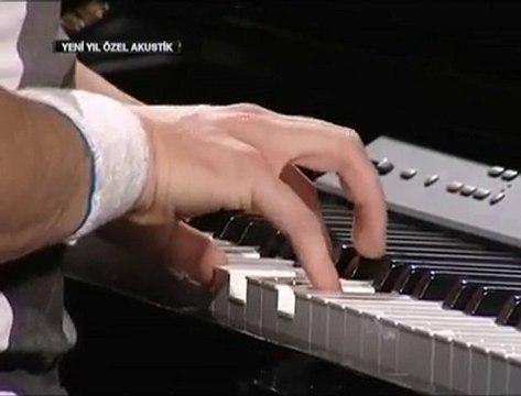 Hande Yener - Yasak Aşk (Power Turk Akustik Performan)