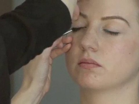 How To Apply Powder Eye Liner