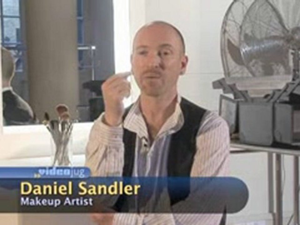 How To Stop Your Hand Shaking When You Are Applying Makeup : How can I stop my hand shaking when I am applying make up?