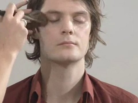 Make-Up Tips For Men: How To Apply Bronzer