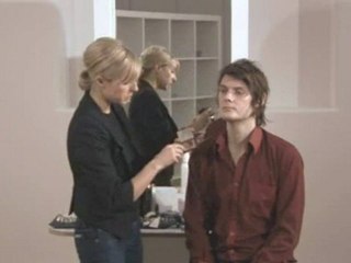 Make-Up Tips For Men: How To Conceal A Double Chin