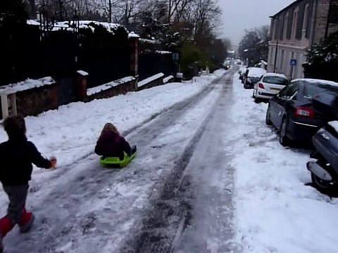 20101220 Clara en luge Garches
