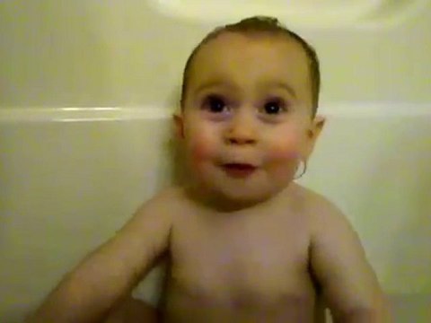 Bébé qui dit non non non non [Cute baby]