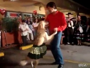 YUNUS köpekten süper dans gösterisi