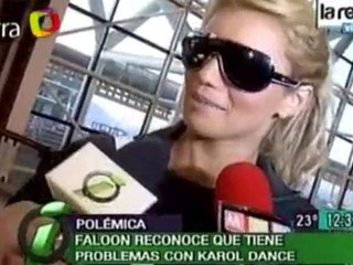 intruso  Karol Dance y Faloon enojados en aeropuerto