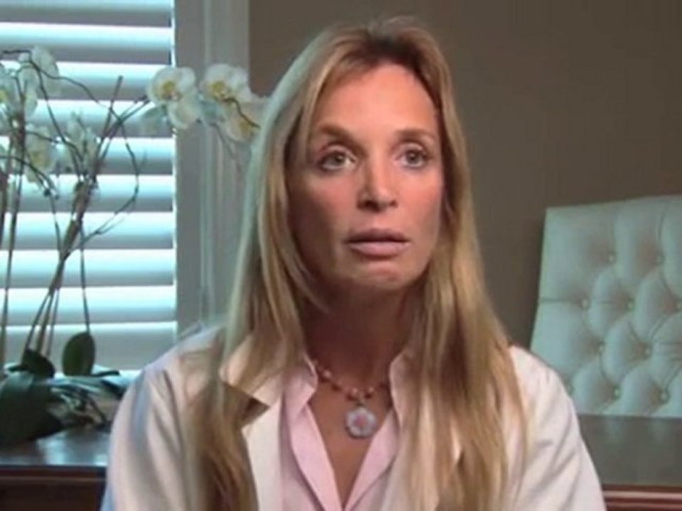 Vaginal Dryness : When and how should a woman treat her own vaginal dryness?