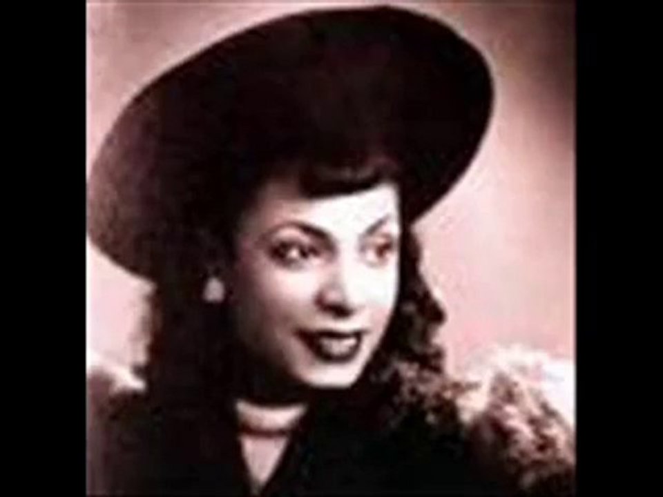 Safiye Ayla - Menekşe Gözler Hülyalı