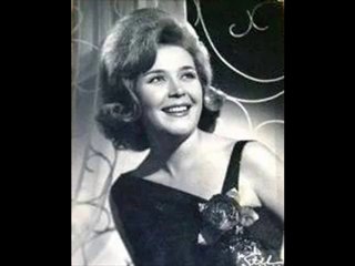 Nesrin Sipahi - Aşk Bir Hayattır